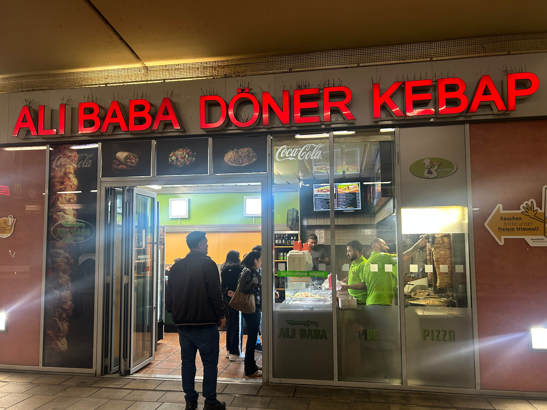 Außenansicht von Ali Baba Döner Kebap am Erfurter Hauptbahnhof